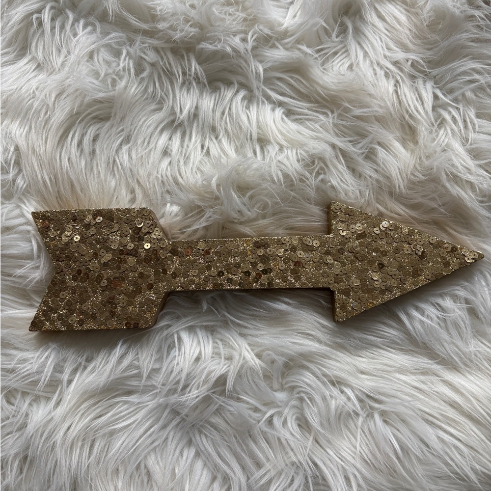 Sequins shelf decor